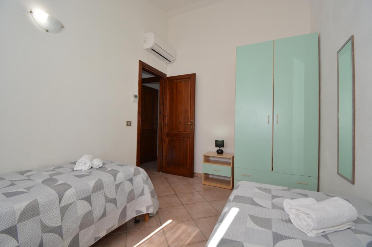 Appartamenti Corallo San Teodoro Kültér fotó